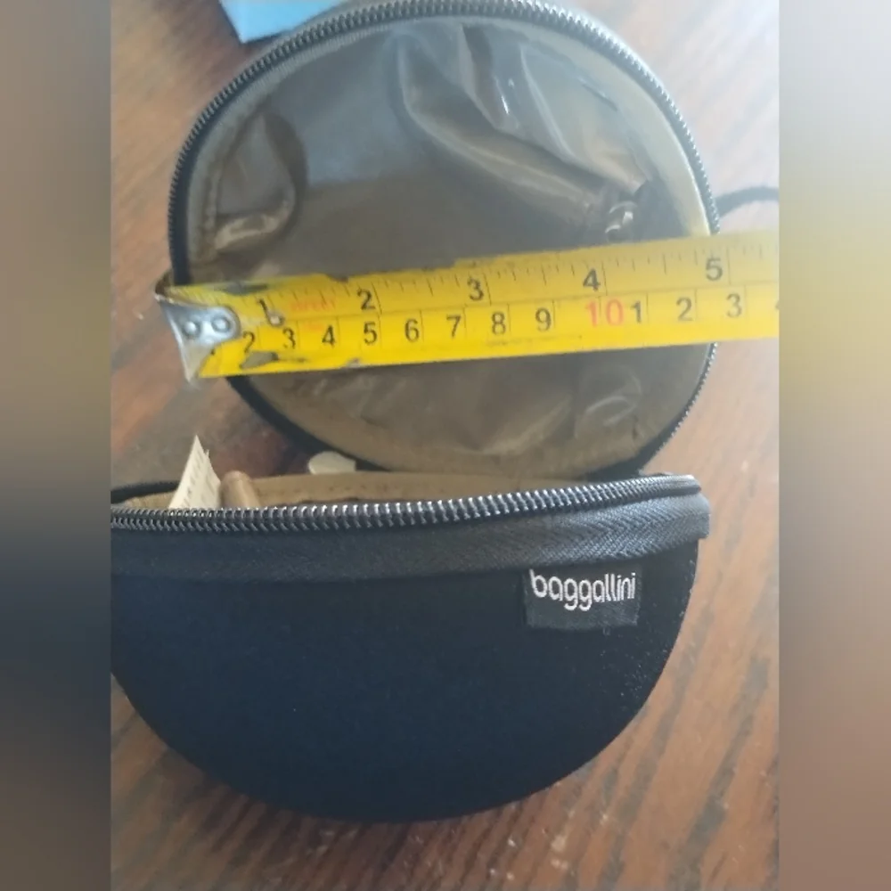 Baggallini Round Zippered Hard Shell Case Cosmetic‎ Bag